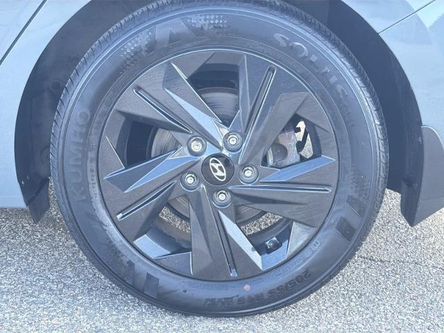2022 Hyundai Elantra - $19,275