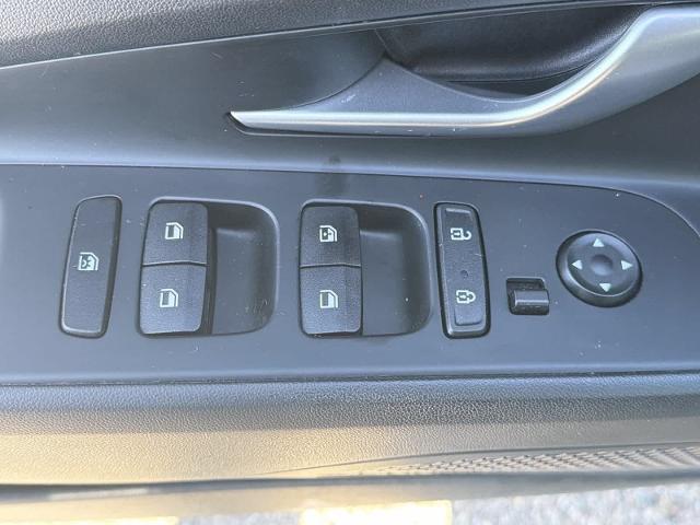 2022 Hyundai Elantra - $19,275