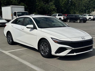 2024 Hyundai Elantra SEL 4DR Sedan