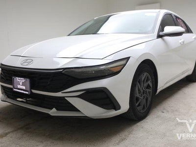 2024 Hyundai Elantra SEL 4DR Sedan
