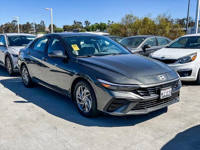 2024 Hyundai ELANTRA SEL — photo 1 of 9
