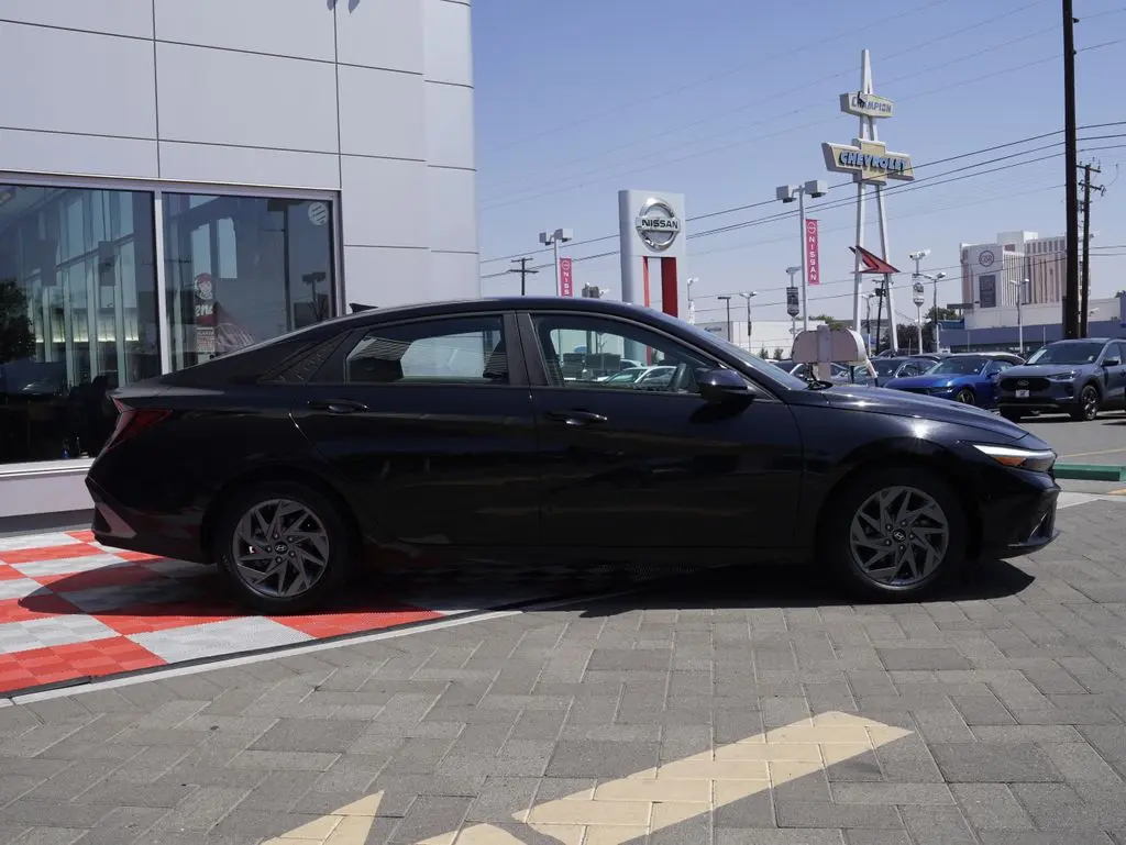 2024 Hyundai Elantra - $17,988