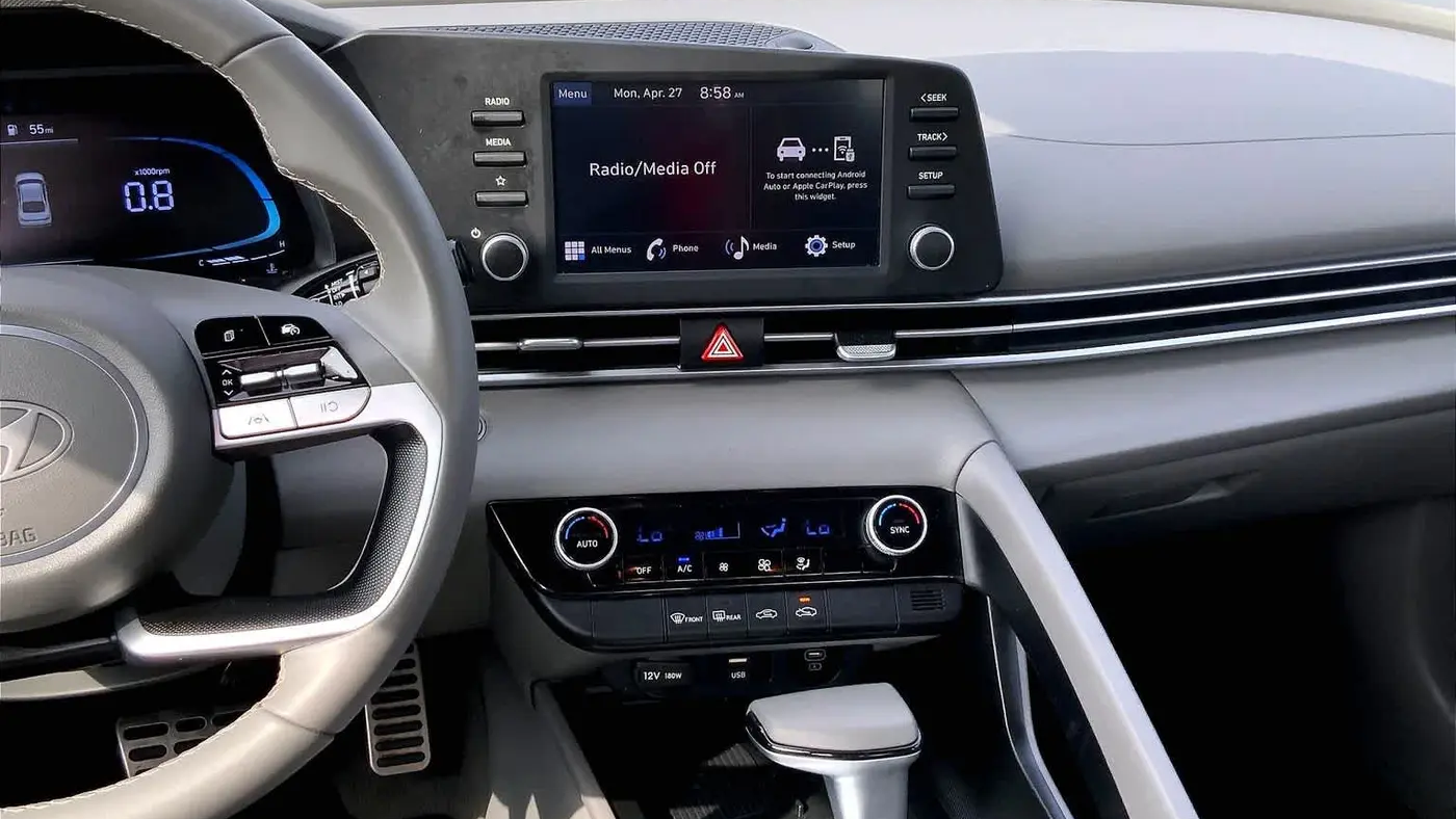 2025 Hyundai ELANTRA SEL Sport