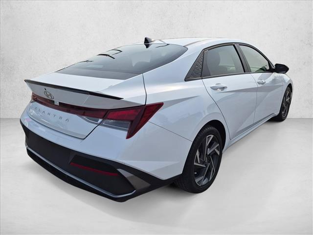 2025 Hyundai Elantra - $21,372
