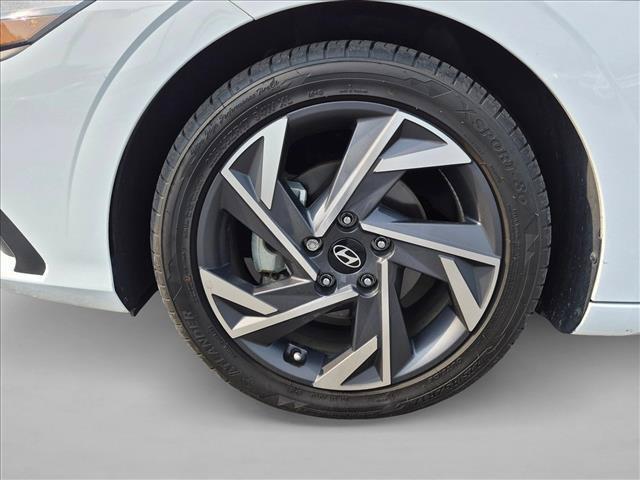 2025 Hyundai Elantra - $21,372