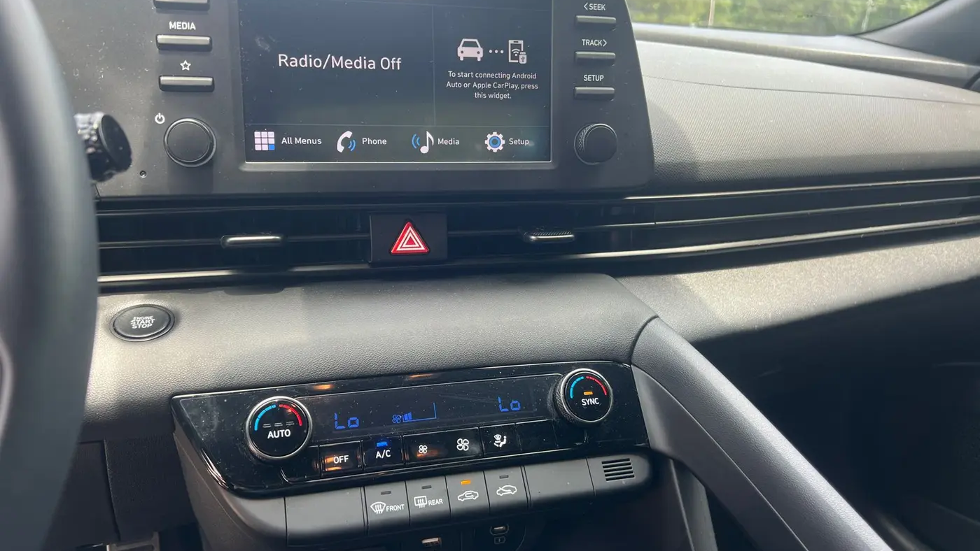 2025 Hyundai ELANTRA SEL Sport