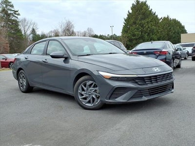 2024 Hyundai Elantra SEL 4DR Sedan