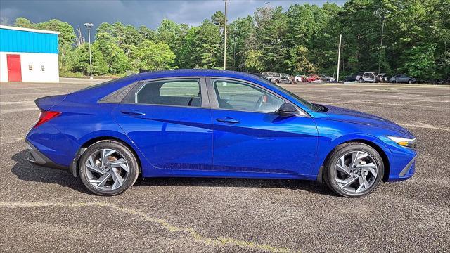 2025 Hyundai Elantra - $22,761