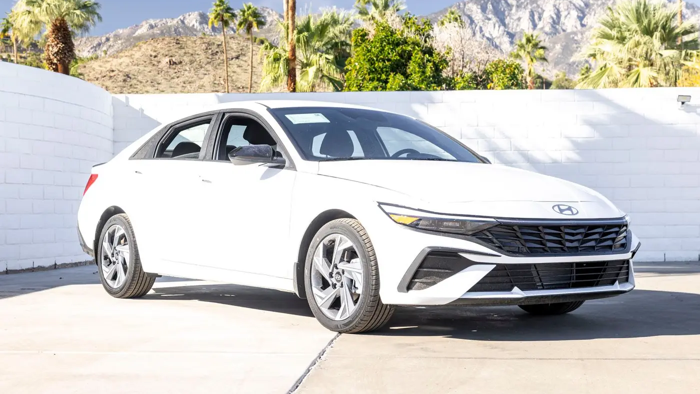 2025 Hyundai ELANTRA SEL Sport