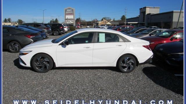 2025 Hyundai ELANTRA SEL Sport