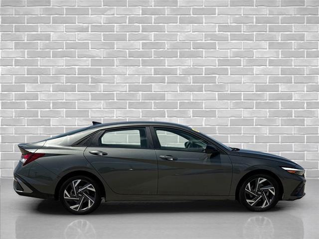 2025 Hyundai Elantra - $22,940