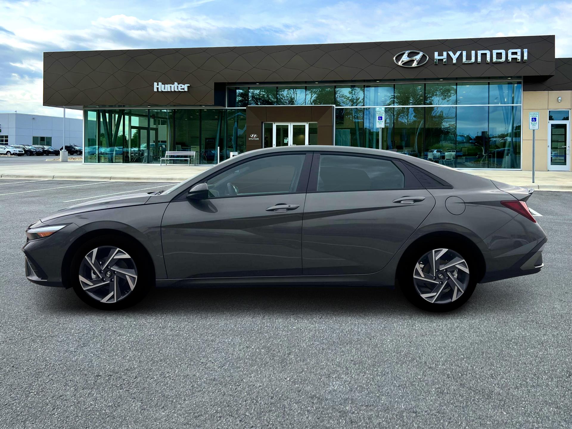 2025 Hyundai Elantra - $23,075