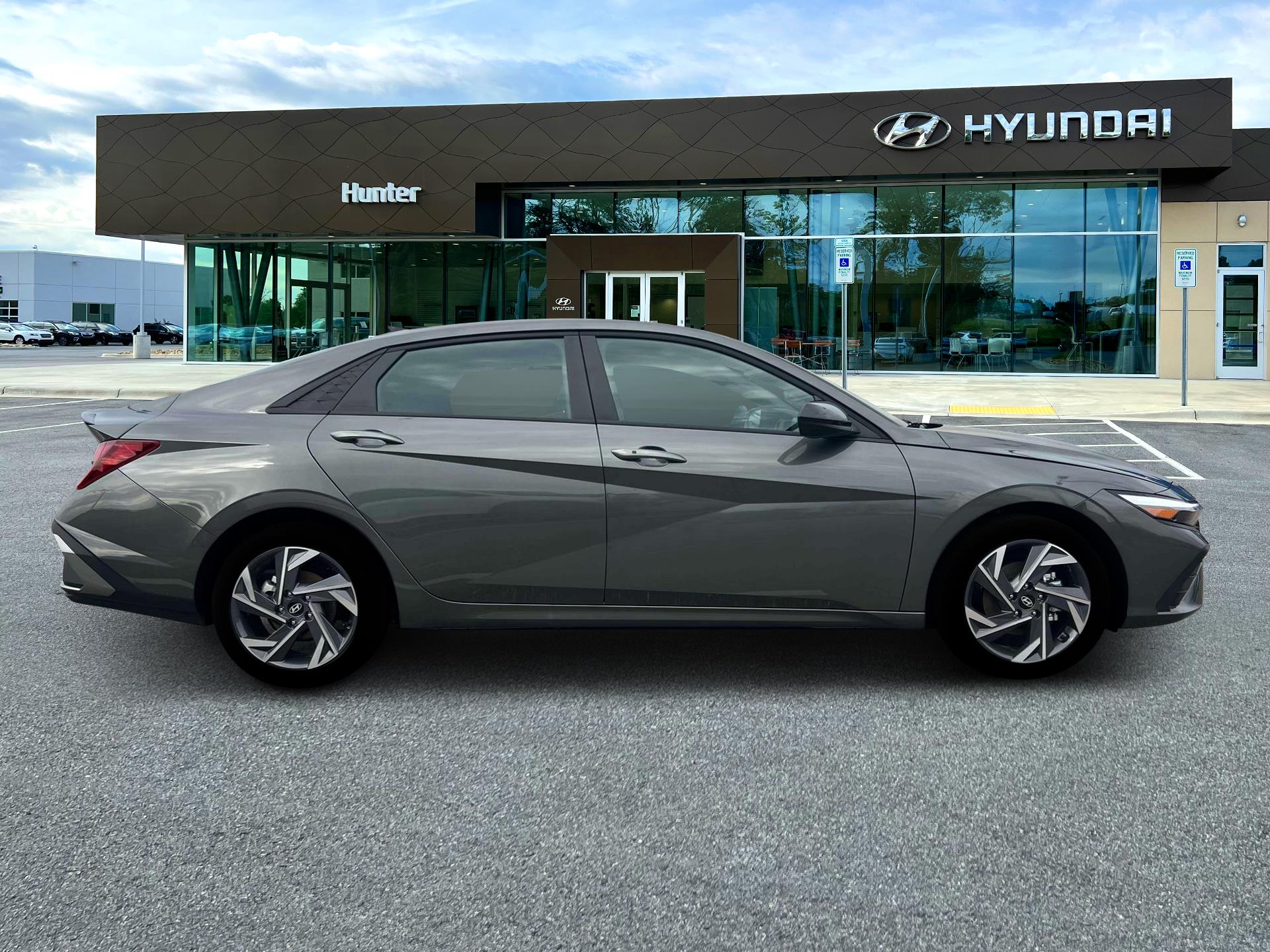 2025 Hyundai Elantra - $23,075