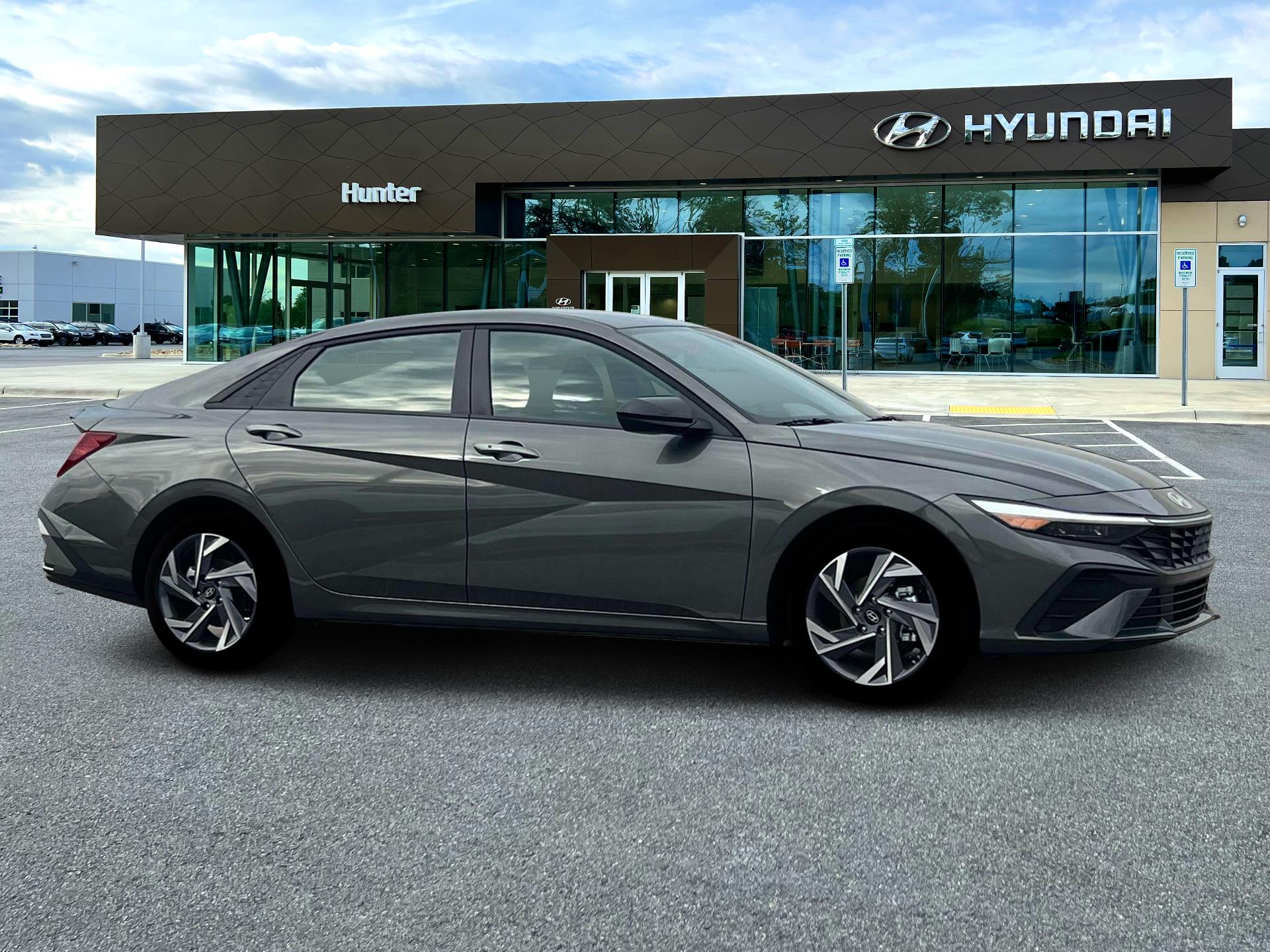 2025 Hyundai Elantra - $23,075