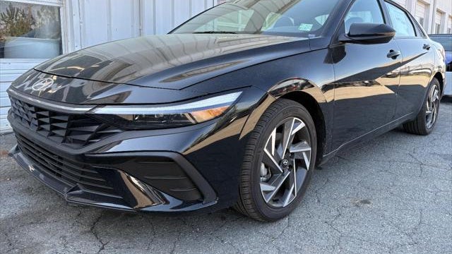 2025 Hyundai ELANTRA SEL Sport
