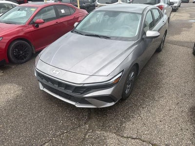 2024 Hyundai Elantra SEL 4DR Sedan