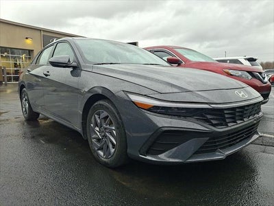 2024 Hyundai Elantra SEL 4DR Sedan