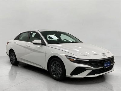 2024 Hyundai Elantra SEL 4DR Sedan