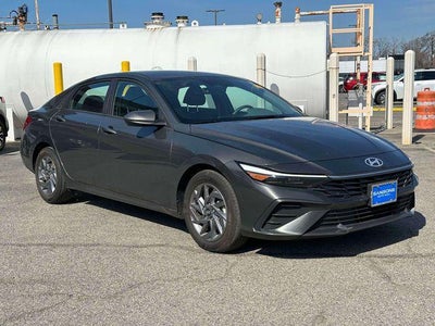 2024 Hyundai Elantra SEL 4DR Sedan