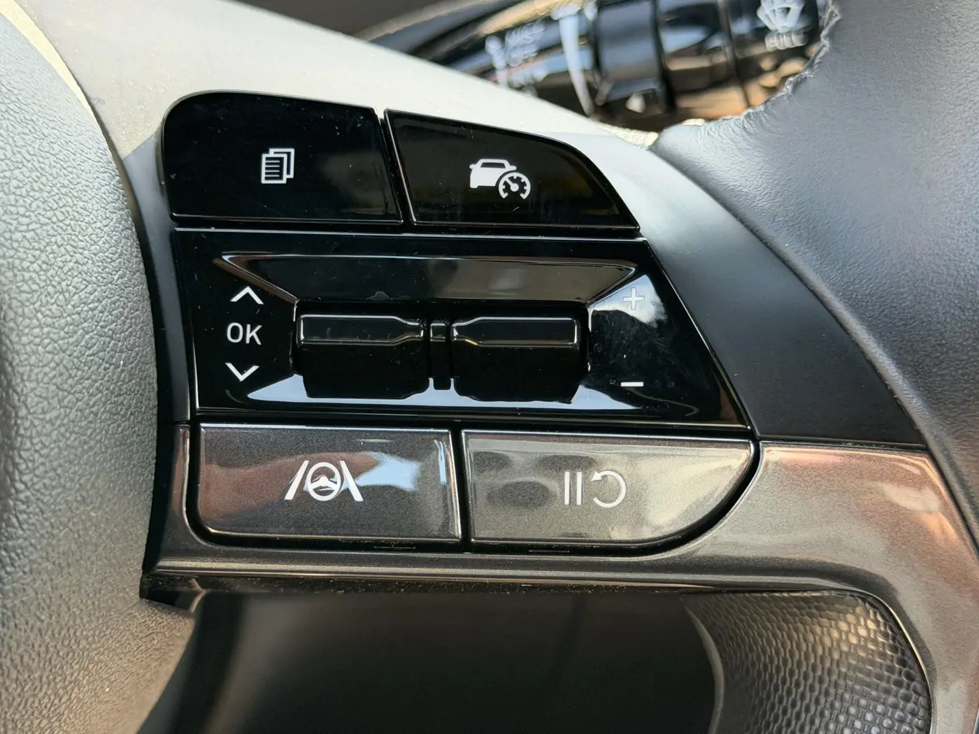 2025 Hyundai Elantra - $20,348