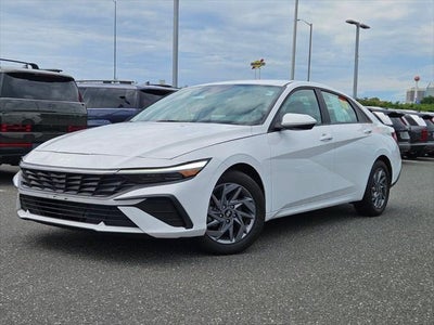2024 Hyundai Elantra SEL 4DR Sedan