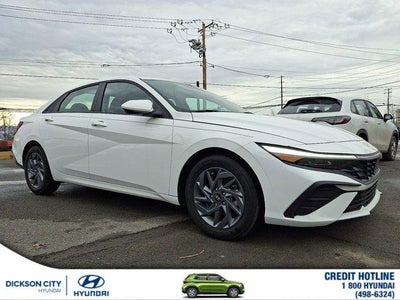 2024 Hyundai Elantra SEL 4DR Sedan