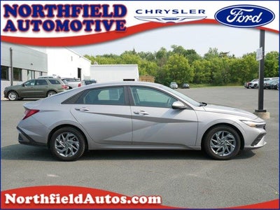 2024 Hyundai Elantra SEL 4DR Sedan