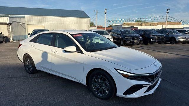 2024 Hyundai ELANTRA SEL