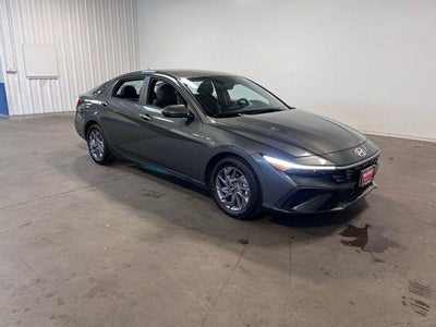 2024 Hyundai Elantra SEL 4DR Sedan