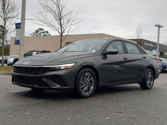 2025 Hyundai ELANTRA SEL Sport — photo 1 of 12