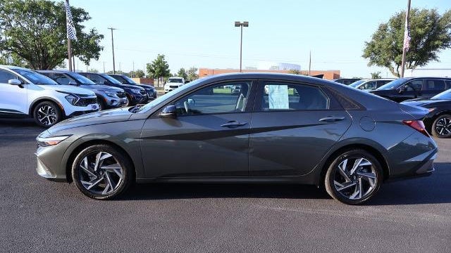 2025 Hyundai ELANTRA SEL Sport