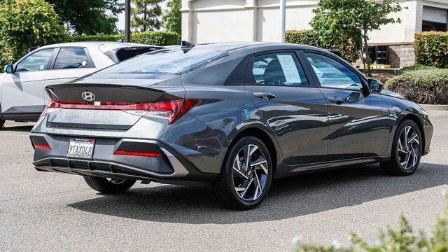 2025 Hyundai ELANTRA SEL Sport