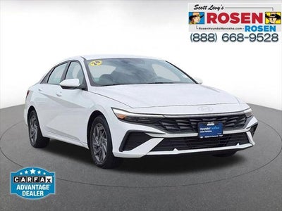 2024 Hyundai Elantra SEL 4DR Sedan