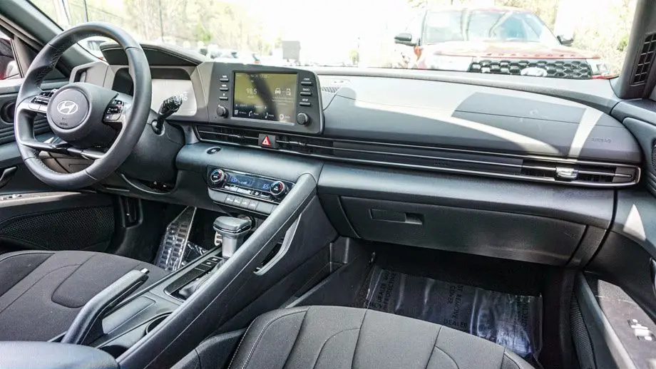 2025 Hyundai ELANTRA SEL Sport