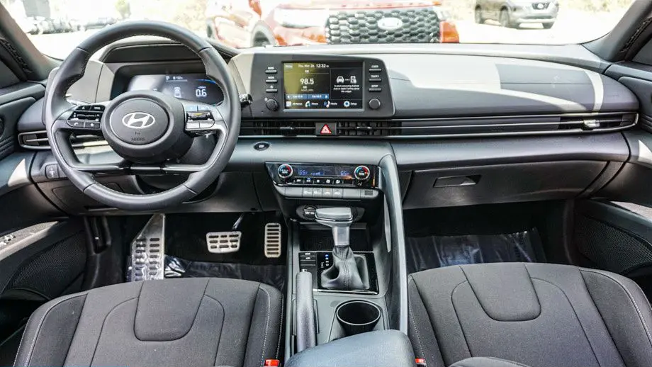 2025 Hyundai ELANTRA SEL Sport