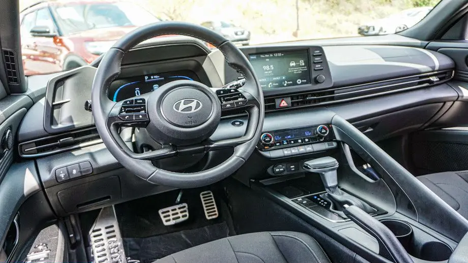 2025 Hyundai ELANTRA SEL Sport