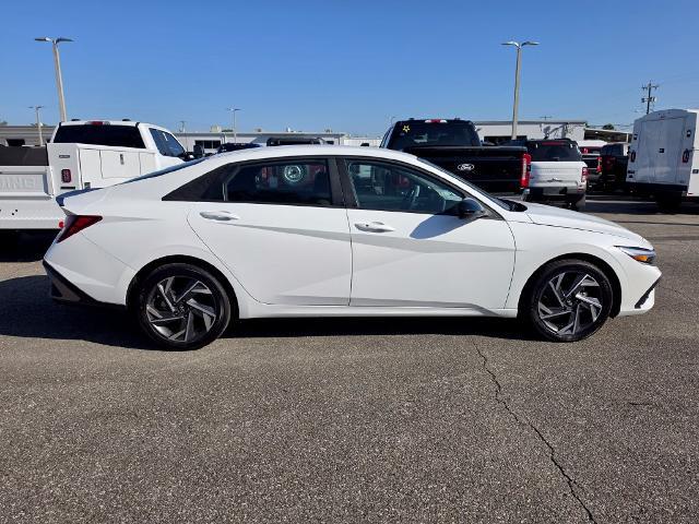 2025 Hyundai Elantra - $23,074
