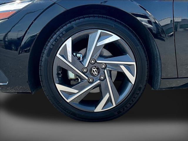 2025 Hyundai Elantra - $17,299