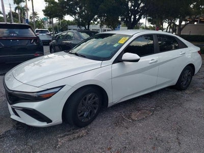 2024 Hyundai Elantra SEL 4DR Sedan