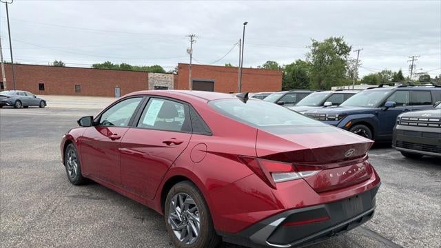 2024 Hyundai ELANTRA SEL