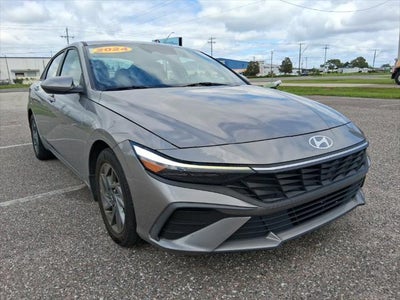 2024 Hyundai Elantra SEL 4DR Sedan