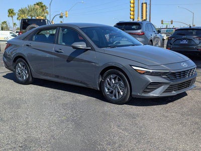 2024 Hyundai Elantra SEL 4DR Sedan