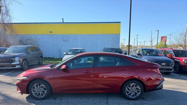 2024 Hyundai ELANTRA SEL