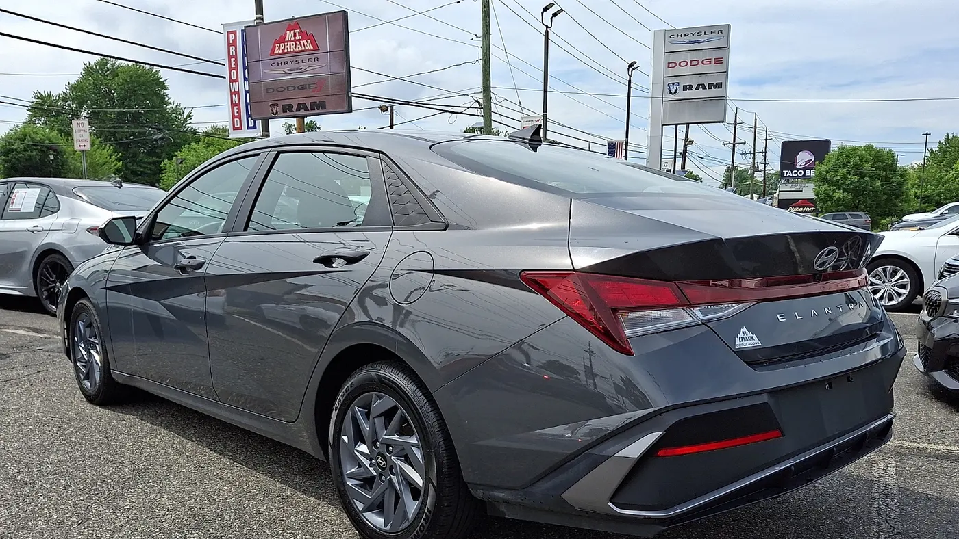 2024 Hyundai ELANTRA SEL