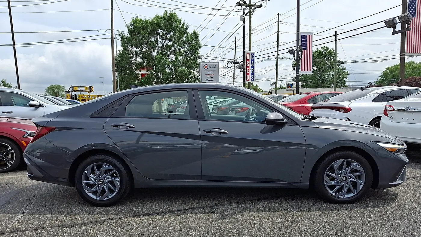 2024 Hyundai ELANTRA SEL
