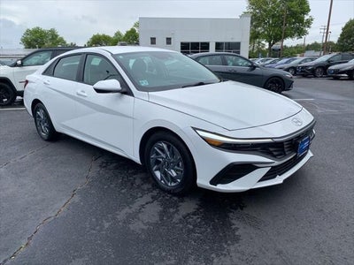 2024 Hyundai Elantra SEL 4DR Sedan