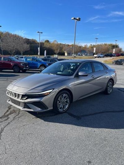 2024 Hyundai Elantra SEL 4DR Sedan