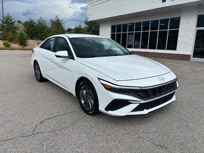 2024 Hyundai Elantra SEL 4DR Sedan