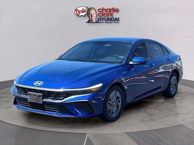 2024 Hyundai Elantra SEL 4DR Sedan