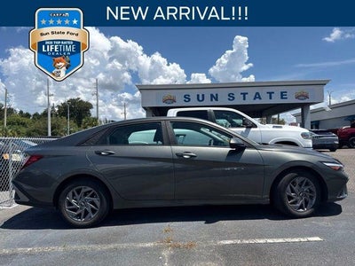 2024 Hyundai Elantra SEL 4DR Sedan
